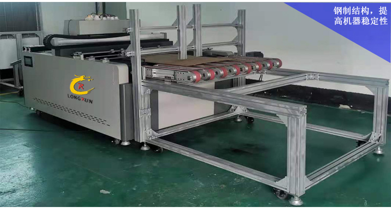 紙箱流水線無版印刷機(jī)采用全鋼制結(jié)構(gòu)，提高機(jī)器穩(wěn)定性。